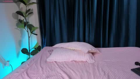 Juliana online show from November 2025 09:03:02 PM