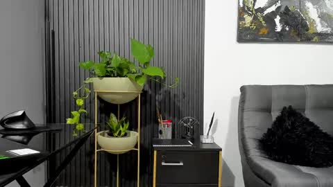 Julian online show from February 2025 10:21:02 PM