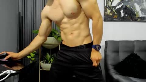 Julian online show from February 2025 11:33:02 PM