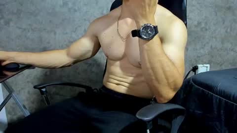 Julian online show from October 2025 11:23:01 PM