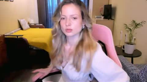 Snapshot of julie_flores chatting on July 2026 06:47:02 AM Julie online show from July 2026 06:47:02 AM