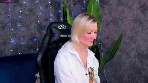 Snapshot of julie_lucasss chatting on February 2026 09:47:02 AM Julie Lucasss online show from February 2026 09:47:02 AM