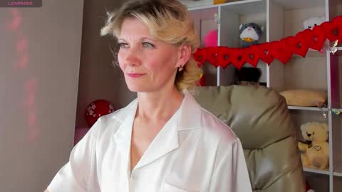 Snapshot of julie_lucasss chatting on February 2026 09:06:01 AM Julie Lucasss online show from February 2026 09:06:01 AM