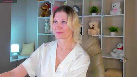 Snapshot of julie_lucasss chatting on February 2026 01:03:01 AM Julie Lucasss online show from February 2026 01:03:01 AM