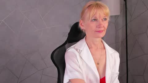 Julie Lucasss online show from May 2026 12:29:02 AM