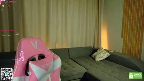 julieqt online show from November 2025 04:40:02 PM