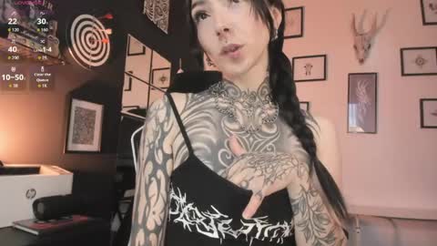 Snapshot of juliet_sourire chatting on May 2026 01:18:02 PM juliet_sourire online show from May 2026 01:18:02 PM