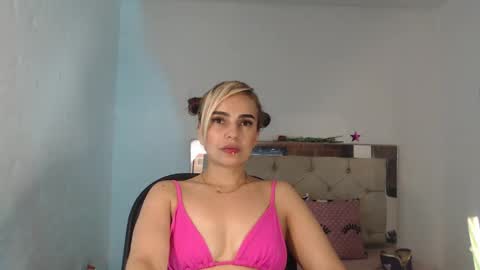 julieta__fox_ online show from March 2025 05:00:02 AM