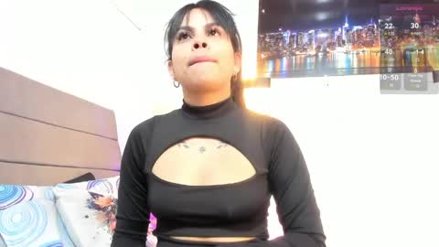Snapshot of julieta_coopeer_ chatting on May 2026 10:01:01 AM Julieta online show from May 2026 10:01:01 AM