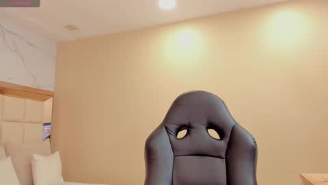 Snapshot of julieta_rose__ chatting on October 2025 10:18:02 PM online show from October 2025 10:18:02 PM