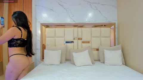 Snapshot of julieta_rose__ chatting on January 2026 10:23:01 PM online show from January 2026 10:23:01 PM