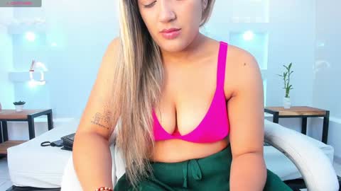 Snapshot of julietha_taylor chatting on January 2025 03:45:02 AM Julietha online show from January 2025 03:45:02 AM