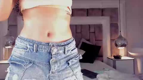 Hi guys It is a pleasure to have you here I am Julieta  online show from December 2025 12:24:02 PM