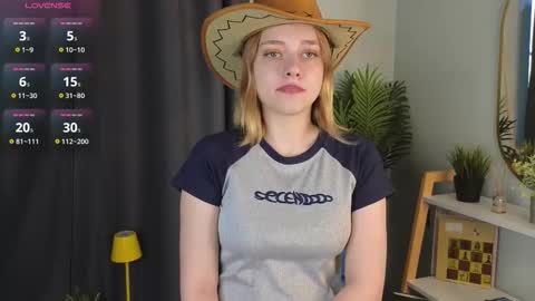 Mia online show from October 2025 03:10:02 AM