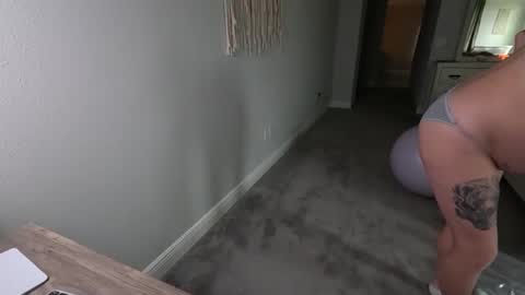 Snapshot of juliewets chatting on December 2024 05:26:02 PM Julie online show from December 2024 05:26:02 PM