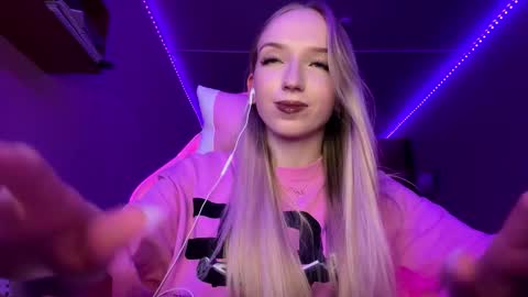 Snapshot of julissariecke chatting on October 2025 04:38:01 PM Sofie online show from October 2025 04:38:01 PM