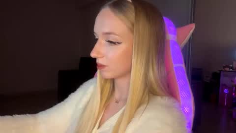 Sofie online show from November 2025 09:25:01 PM