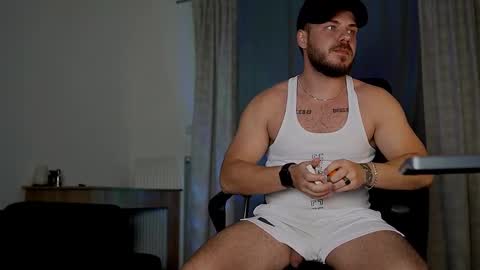 JULiUS   online show from October 2025 07:35:02 PM