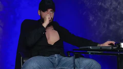 JULiUS   online show from December 2025 08:05:01 PM