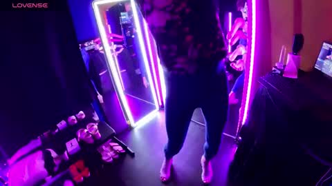 Snapshot of julythequeen chatting on October 2025 01:08:02 AM Julie online show from October 2025 01:08:02 AM