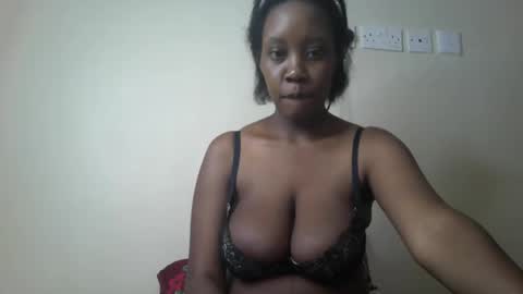 Snapshot of junebeiby chatting on February 2026 10:22:01 PM queen online show from February 2026 10:22:01 PM