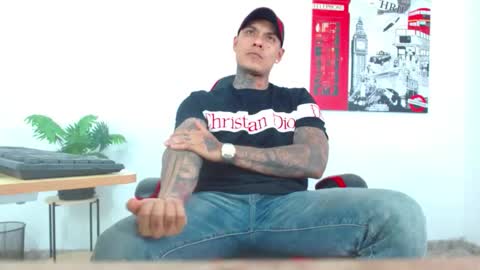 juniior_333 online show from November 2025 09:37:02 PM