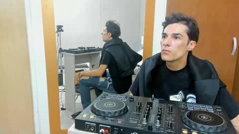 Jupiter online show from November 2025 06:01:02 PM