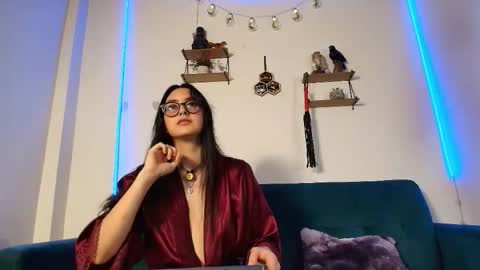 Snapshot of just_isa chatting on November 2025 02:32:01 AM Isa y Luci online show from November 2025 02:32:01 AM