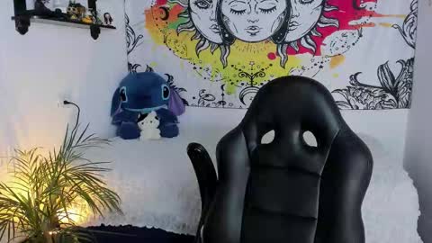 Sofia online show from November 2025 12:36:02 PM