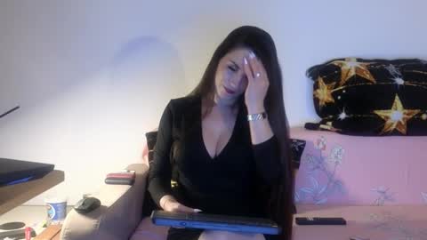 JustAnne online show from November 2025 08:10:01 PM