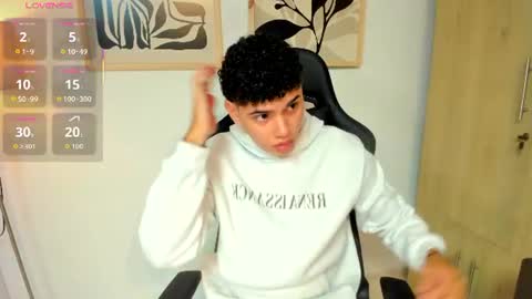 justin_payn14 online show from June 2026 12:33:01 PM