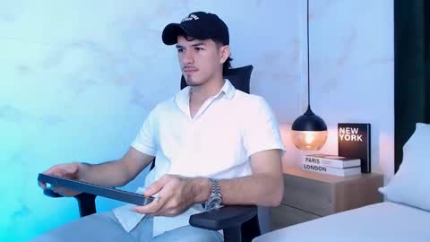 Justin online show from December 2025 07:44:01 PM