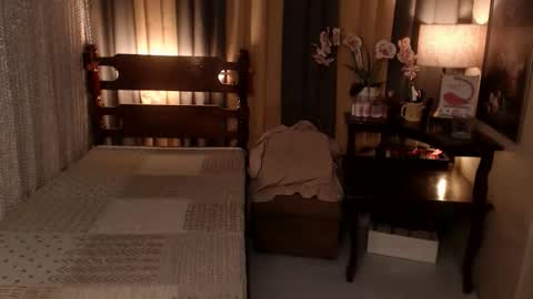 Snapshot of justine_hunk chatting on May 2026 09:43:01 PM justine_hunk online show from May 2026 09:43:01 PM