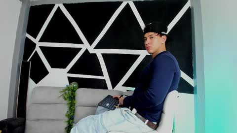 justinfuller_31 online show from November 2025 12:33:01 AM