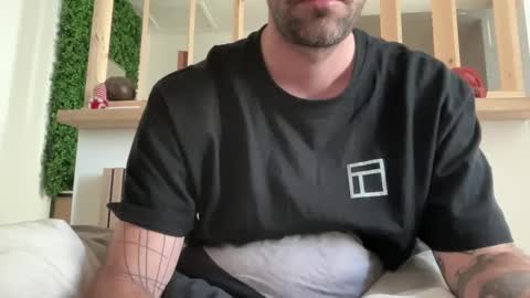 Snapshot of justmeandyou00 chatting on February 2025 11:17:02 AM justmeandyou00 online show from February 2025 11:17:02 AM