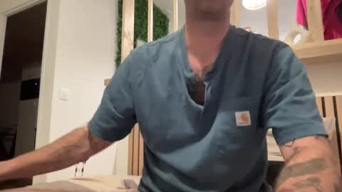 Snapshot of justmeandyou00 chatting on February 2025 06:33:02 PM justmeandyou00 online show from February 2025 06:33:02 PM