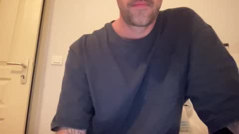 justmeandyou00 online show from December 2025 05:08:02 PM