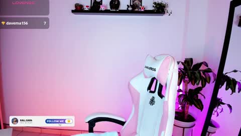 Kali Ka Please help me with your thumbs up its important   dont forget my birthday on October 26 online show from November 2025 06:04:02 PM