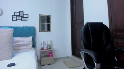 Kamilalopez online show from November 2025 11:59:02 PM