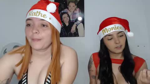Snapshot of kammy_cami chatting on December 2024 03:44:02 AM kammy y camila online show from December 2024 03:44:02 AM