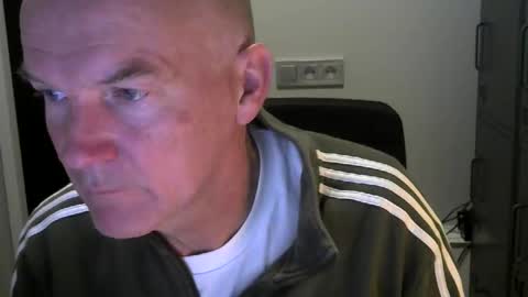 Robbie online show from October 2025 05:08:02 AM