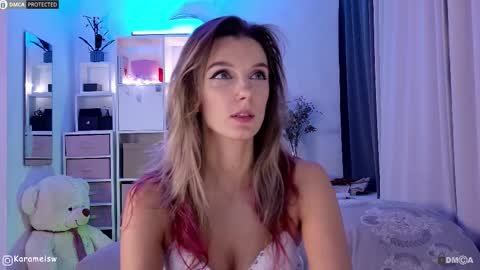 Snapshot of karamelsw chatting on October 2025 10:12:01 PM Julia online show from October 2025 10:12:01 PM