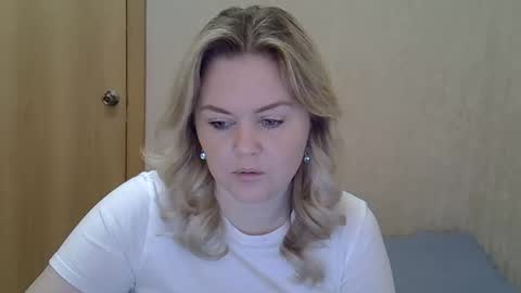 Snapshot of karennelsonx chatting on April 2026 07:33:01 AM karennelsonx online show from April 2026 07:33:01 AM
