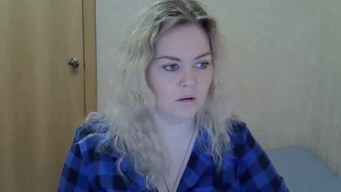 Snapshot of karennelsonx chatting on April 2026 07:17:02 AM karennelsonx online show from April 2026 07:17:02 AM