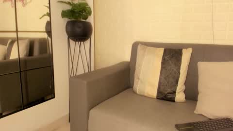 Snapshot of karina_gomez_18 chatting on October 2025 11:32:02 AM Kari online show from October 2025 11:32:02 AM