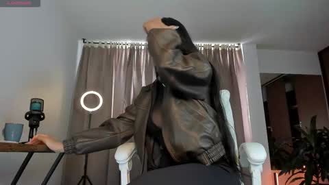 Snapshot of karinnixx chatting on February 2026 02:23:02 PM Karin online show from February 2026 02:23:02 PM