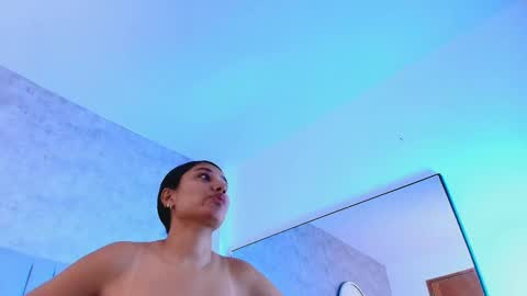 Karla online show from October 2025 01:39:02 AM