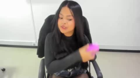 karla_cg online show from October 2025 07:56:01 PM