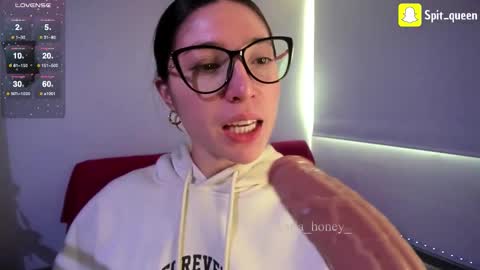 Snapshot of karla_honey_ chatting on September 2025 08:30:01 PM Karla online show from September 2025 08:30:01 PM