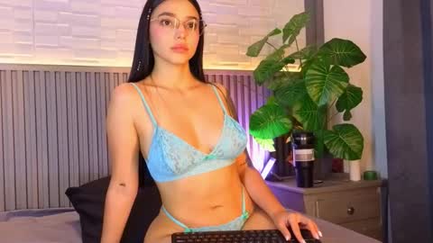 Karli online show from November 2025 02:25:02 AM